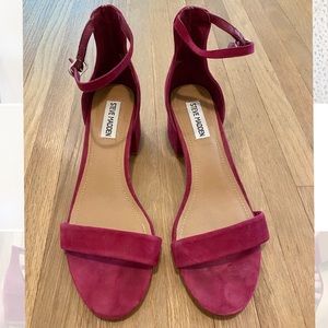 STEVE MADDEN Irenee Sandals (8) fuschia